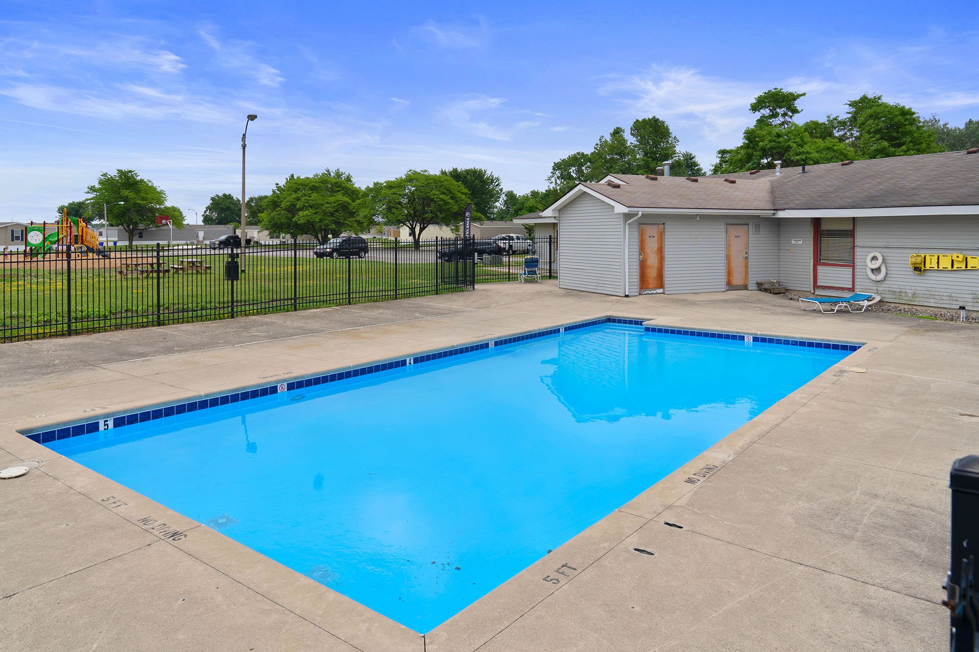 Fort Wayne Community Amenities - Pool 04